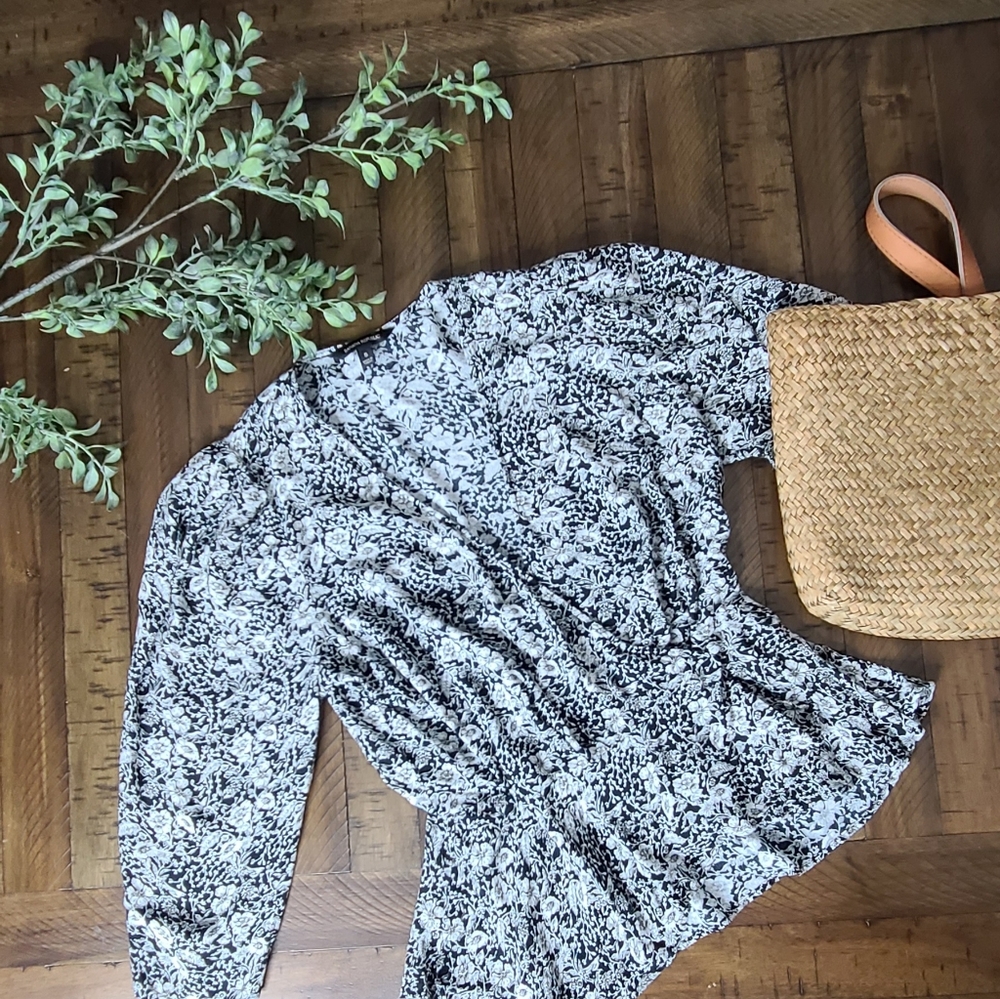 Banana Republic B & W Floral Blouse